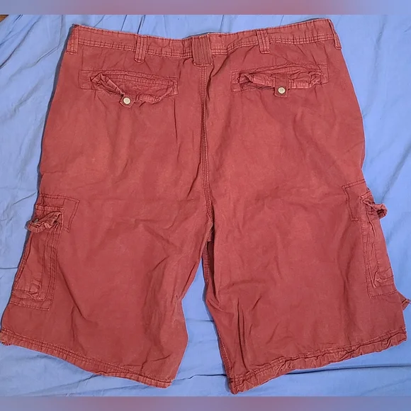 Escapism Men's Dark Red Cargo Shorts Relaxed Fit Knee-Length Sz 46 EUC - Picture 3 of 5